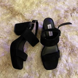 ✨ Steve Madden suede platform sandals ✨